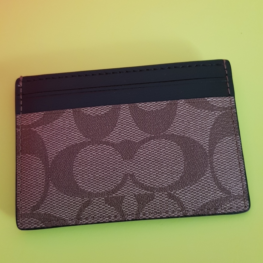 Limited edition Coach & PacMan card holder - Picture 3 of 3